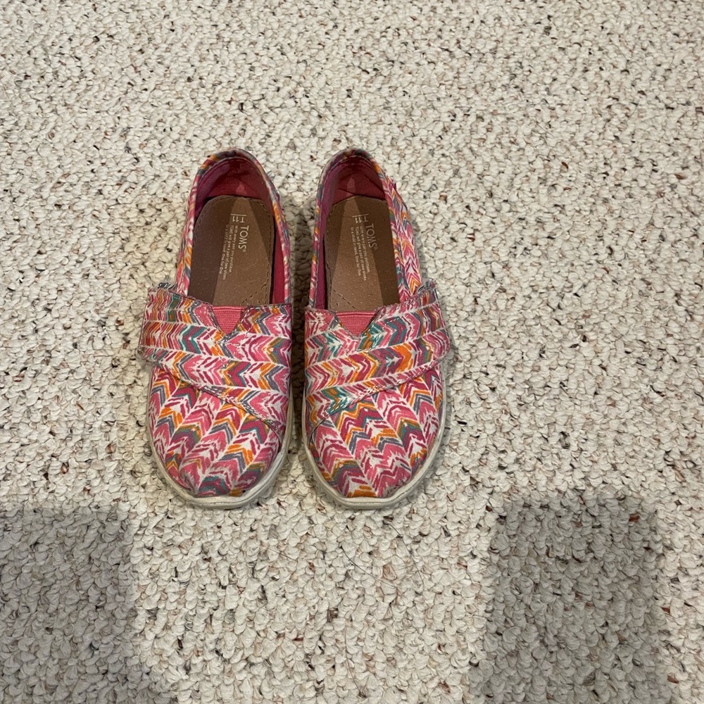 Toms Pink and Orange Moccasins with Vibrant Pattern